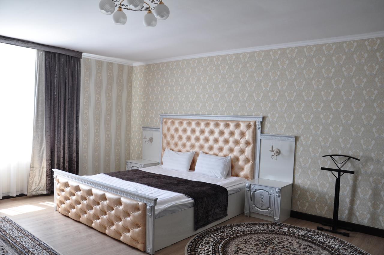 Hotel "Aishadeluxe" Taraz Esterno foto