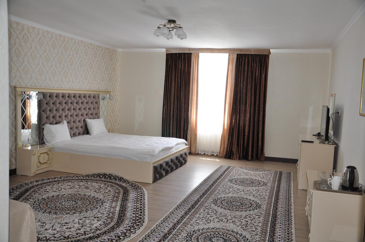 Hotel "Aishadeluxe" Taraz Esterno foto