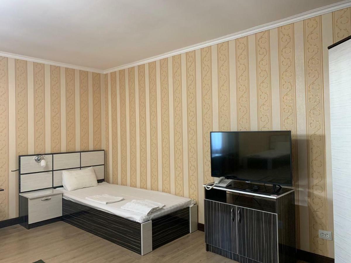 Hotel "Aishadeluxe" Taraz Esterno foto